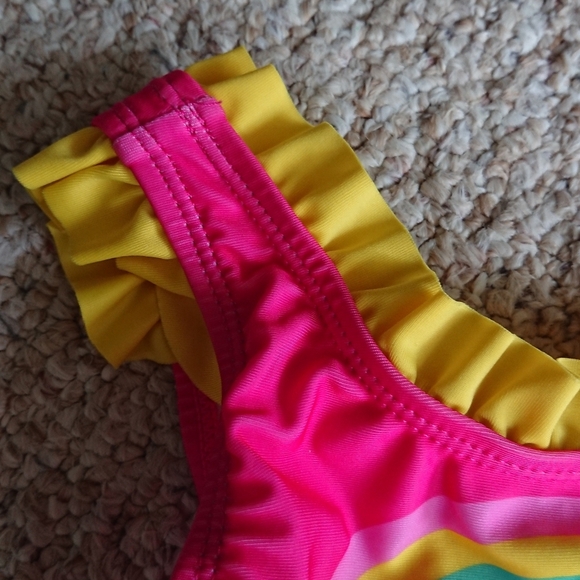 Peppa Pig Ruffled One-Piece Swimsuit Size 3T - Picture 5 of 12